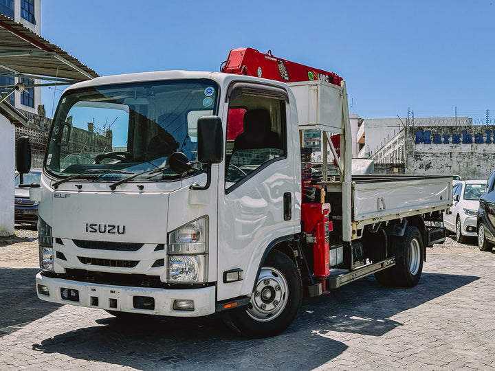2018 Isuzu Elf in white, photo 1 of 10, for sale in Kenya (Ref I18-40825)