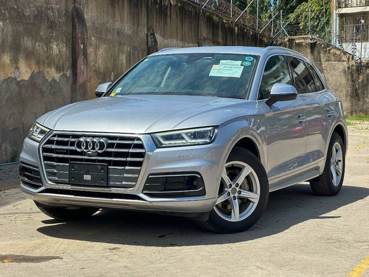 2019 Audi Q5 in silver, photo 1 of 12, for sale in Kenya (Ref A19-42143)