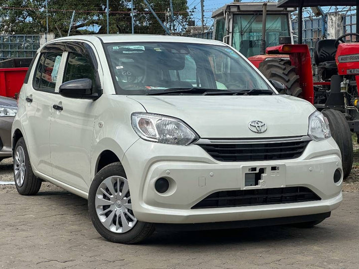 2019 Toyota Passo in pearl, photo 1 of 12, for sale in Kenya (Ref T19-53136)
