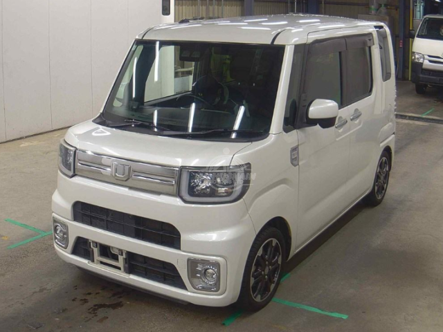 2019 Daihatsu Wake in pearl, photo 1 of 4, for sale in Kenya (Ref D19-39696)