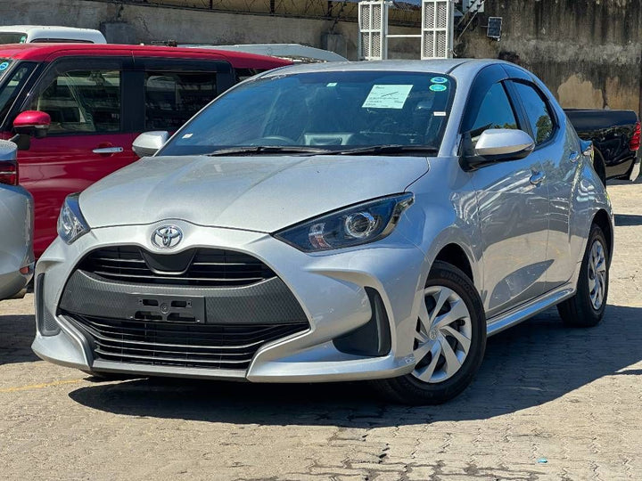 2020 Toyota Yaris in silver, photo 1 of 12, for sale in Kenya (Ref T20-17496)