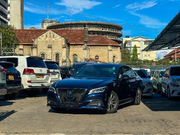 2019 Toyota Crown in blue, photo 1 of 16, for sale in Kenya (Ref T19-49487)