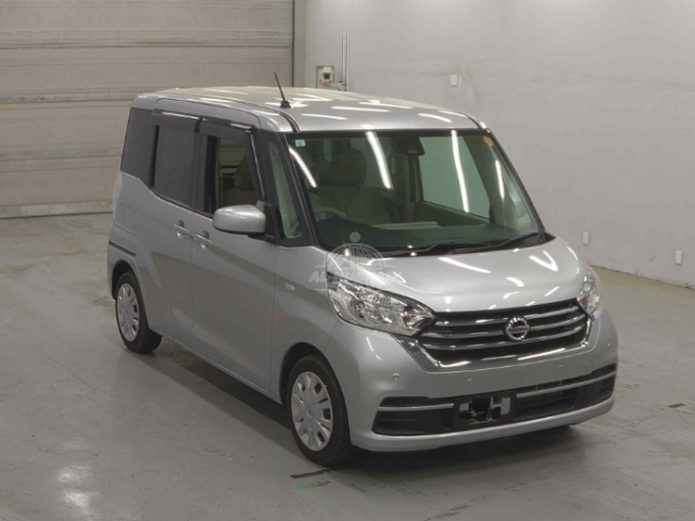 2019 Nissan Roox in silver, photo 1 of 3, for sale in Kenya (Ref N19-87085)