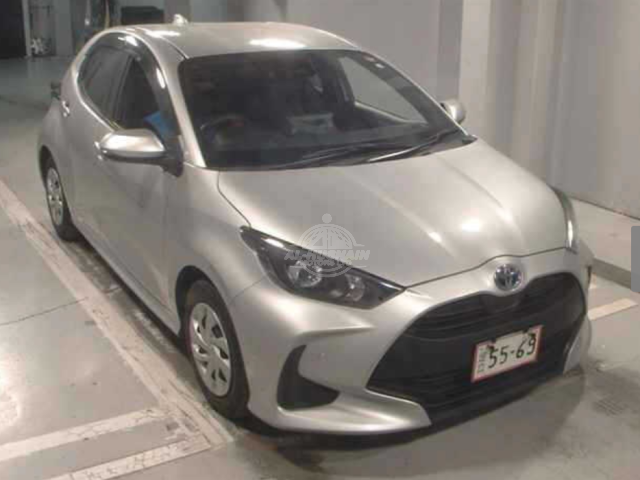 2021 Toyota Yaris in silver, photo 1 of 4, for sale in Kenya (Ref T21-48591)