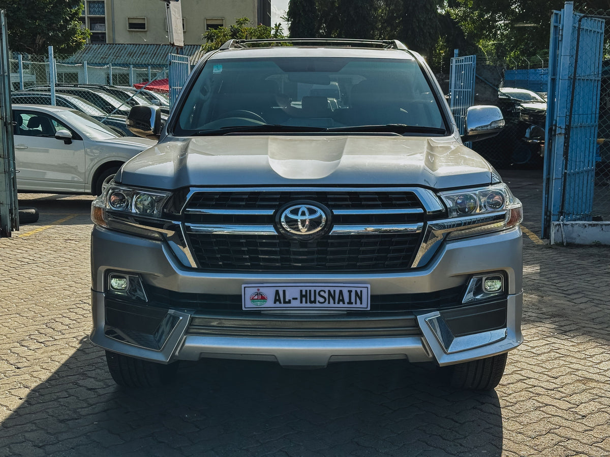 2016 Toyota Land Cruiser, photo 2