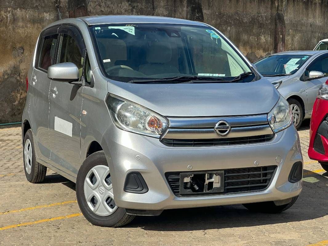 2019 Nissan Dayz in silver, photo 1 of 12, for sale in Kenya (Ref N19-47041)