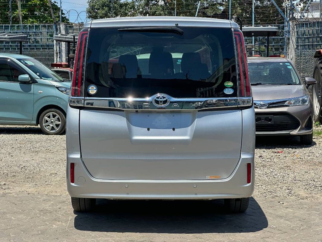 2019 Toyota Noah in silver, photo 5 of 13, for sale in Kenya (Ref T19-33848)