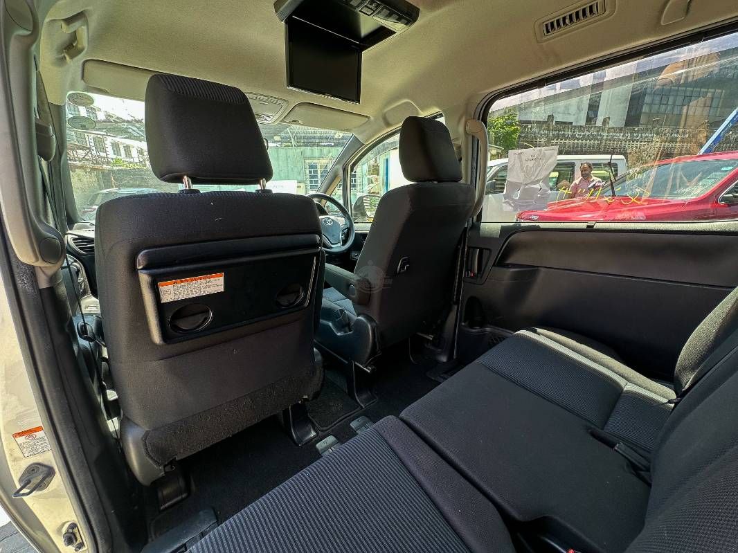2019 Toyota Noah in silver, photo 11 of 13, for sale in Kenya (Ref T19-33848)