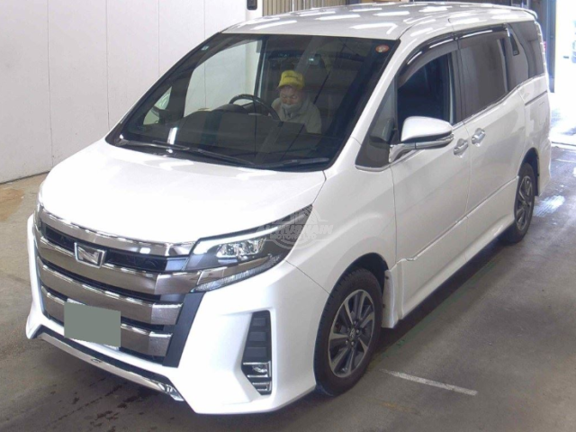 2018 Toyota Noah in pearl, photo 1 of 4, for sale in Kenya (Ref T18-03037)