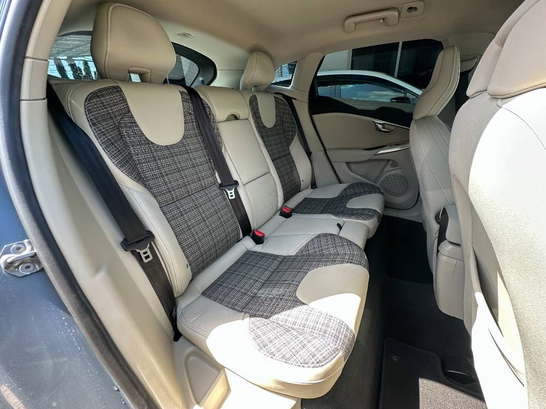 2019 Volvo V40