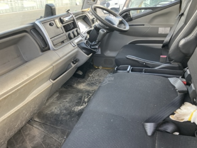 2019 Mitsubishi Fuso Canter in yellow, photo 3 of 4, for sale in Kenya (Ref M19-71757)