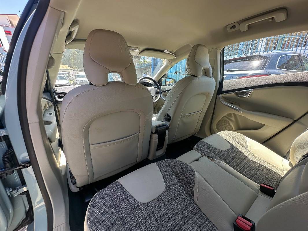 2019 Volvo V40