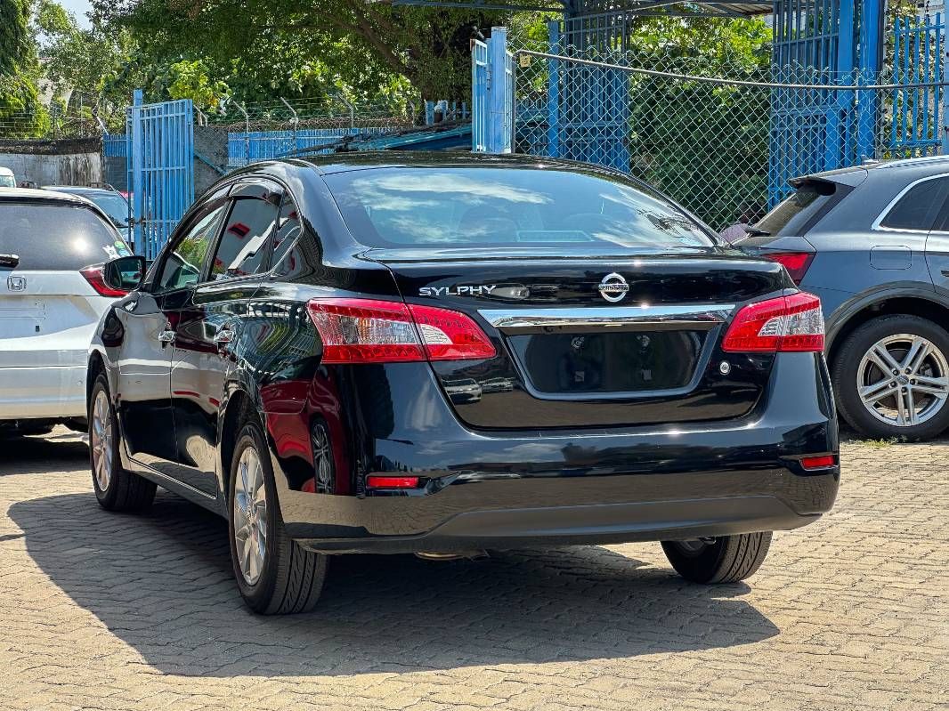 2019 Nissan Sylphy in black, photo 4 of 12, for sale in Kenya (Ref N19-34206)