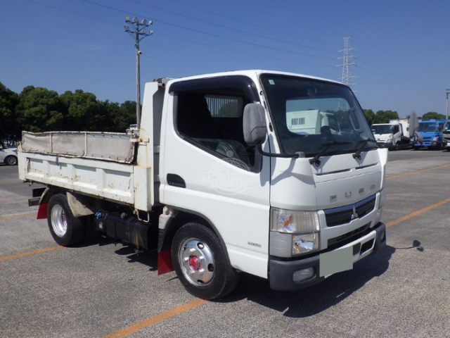 2019 Mitsubishi Fuso Canter in white, photo 1 of 3, for sale in Kenya (Ref M19-80791)