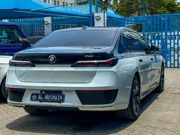 2023 BMW 740i
