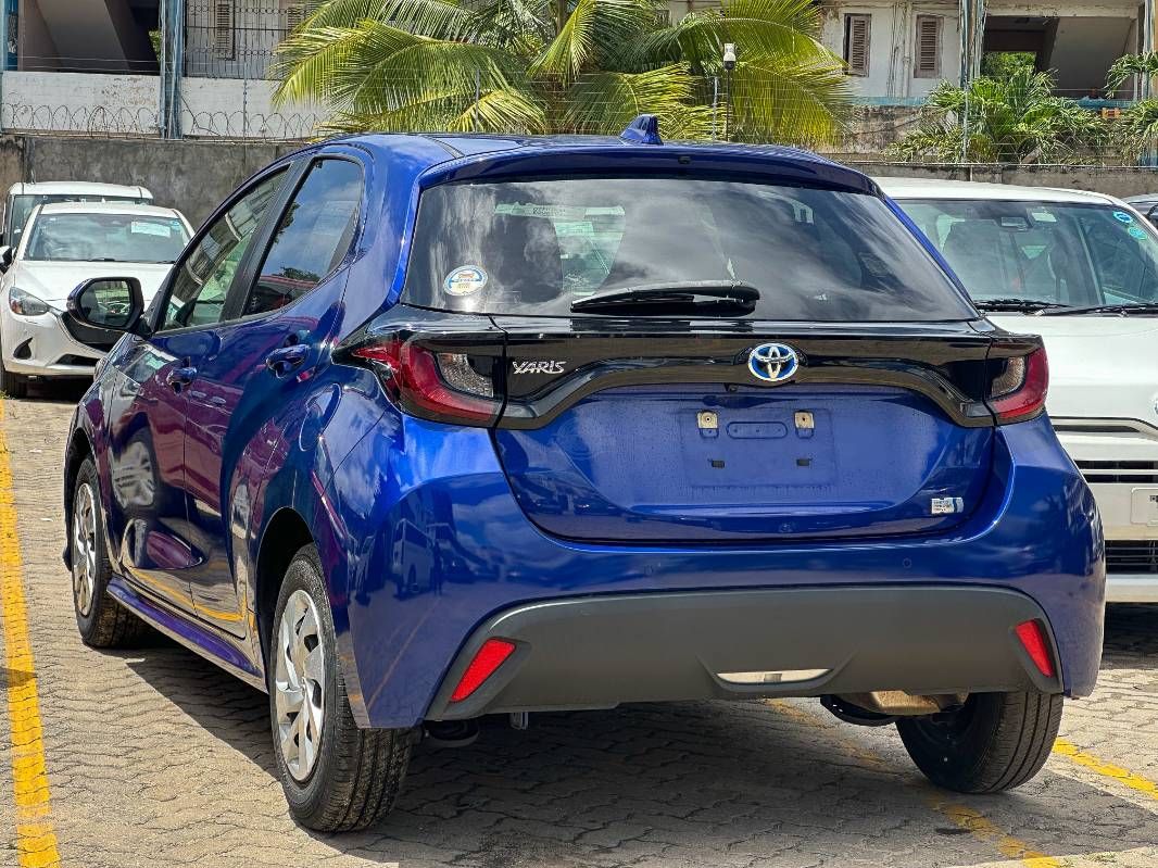 2021 Toyota Yaris in blue, photo 4 of 12, for sale in Kenya (Ref T21-74203)