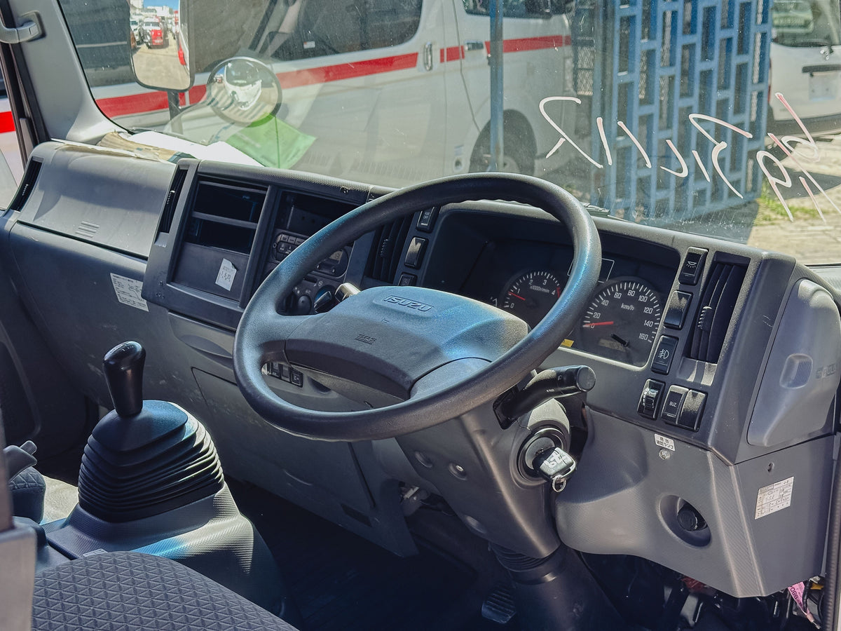 2018 Isuzu Elf