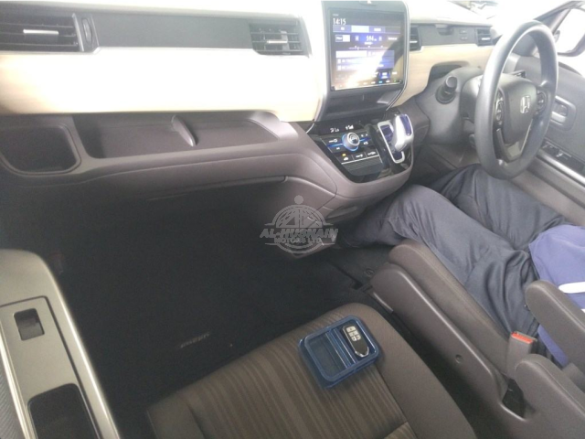 2019 Honda Freed in silver, photo 2 of 3, for sale in Kenya (Ref H19-07755)