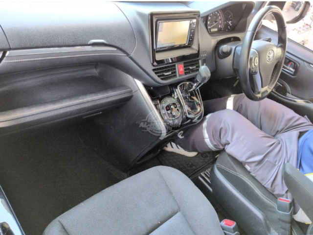 2019 Toyota Esquire in pearl, photo 3 of 4, for sale in Kenya (Ref T19-15570)