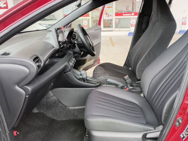 2020 Toyota Yaris in red, photo 3 of 4, for sale in Kenya (Ref T20-19588)