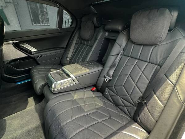2023 BMW 740i