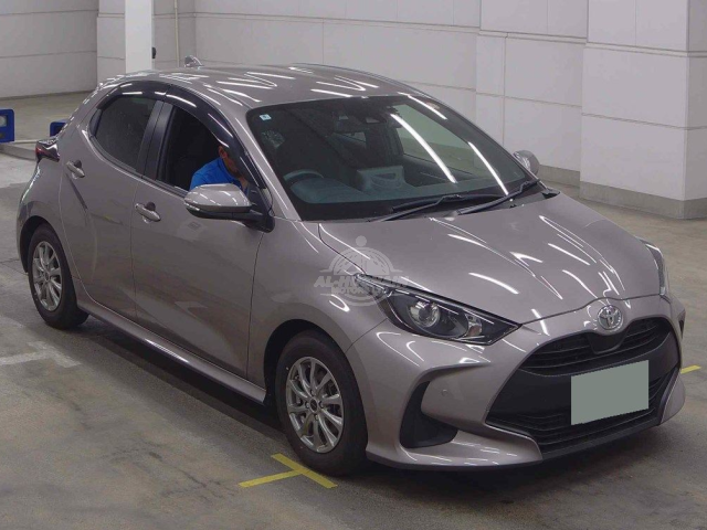 2020 Toyota Yaris in grey, photo 1 of 3, for sale in Kenya (Ref T20-17864)