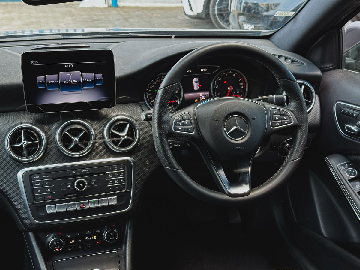 2018 Mercedes-Benz A180 in grey, photo 7 of 12, for sale in Kenya (Ref M18-61182)