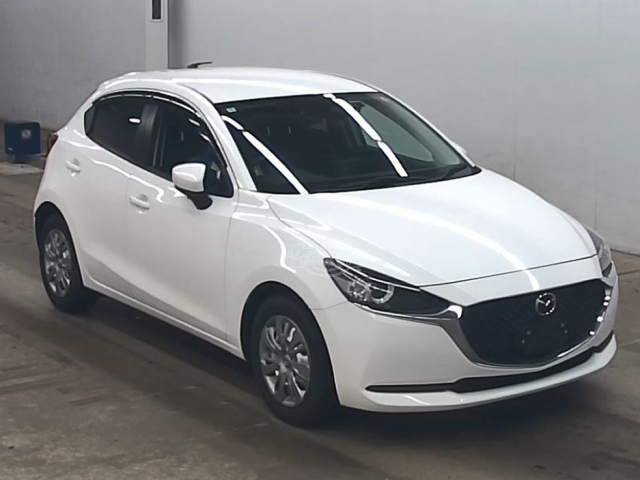 2020 Mazda Mazda2 in white, photo 1 of 4, for sale in Kenya (Ref M20-21382)
