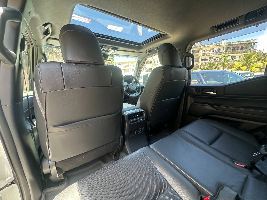 2024 Toyota Landcruiser 250 in pearl, photo 12 of 13, for sale in Kenya (Ref T24-13054)