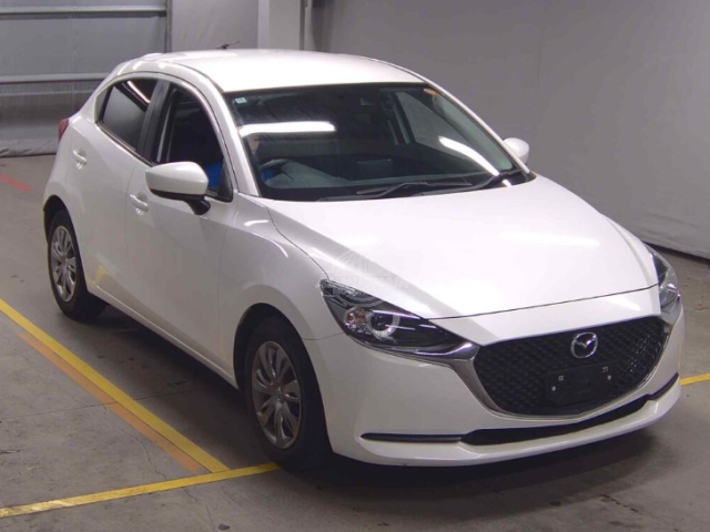2020 Mazda Mazda2 in pearl, photo 1 of 4, for sale in Kenya (Ref M20-16622)
