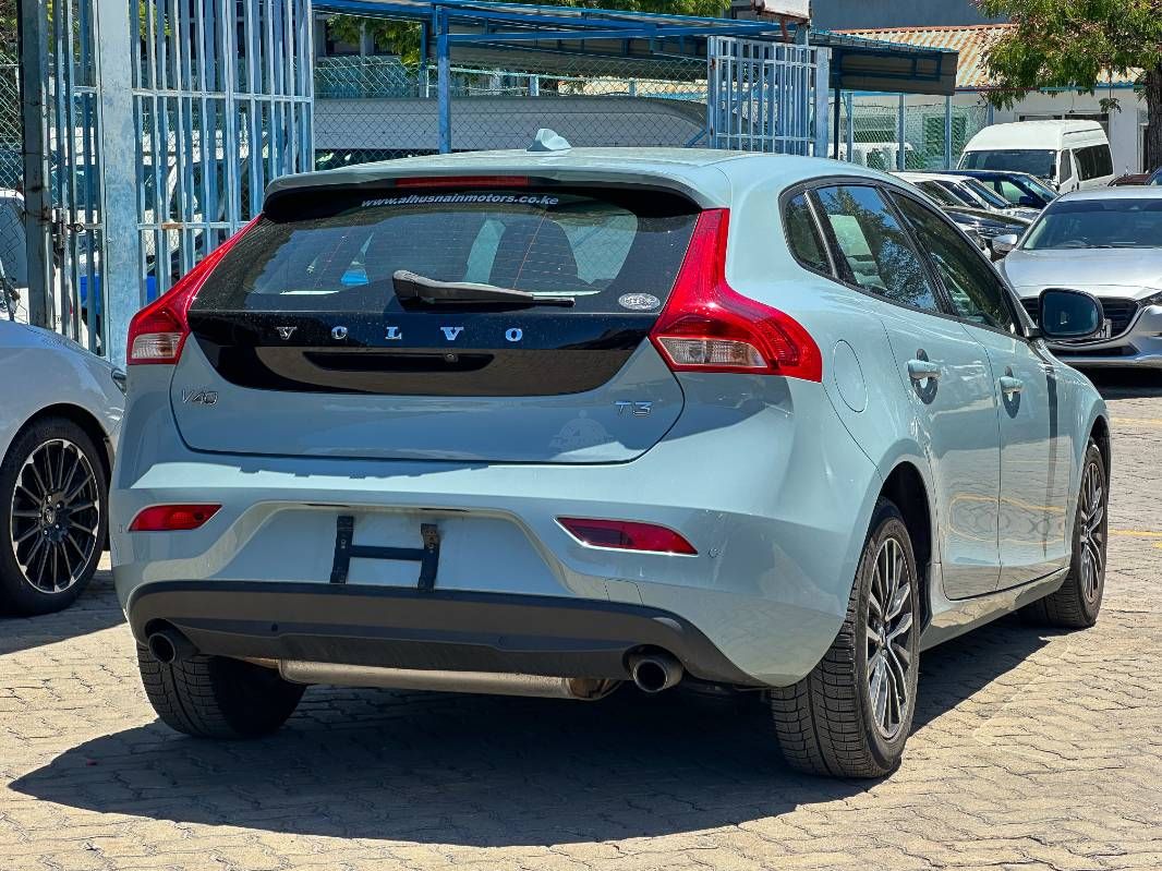 2019 Volvo V40