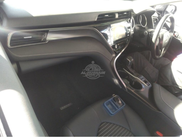 2019 Toyota Camry in blue, photo 2 of 3, for sale in Kenya (Ref T19-41810)