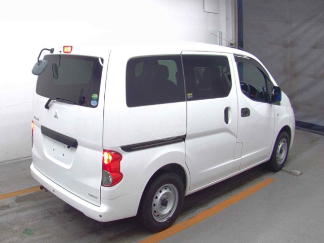 2019 Mitsubishi Delica in white, photo 4 of 4, for sale in Kenya (Ref M19-10019)