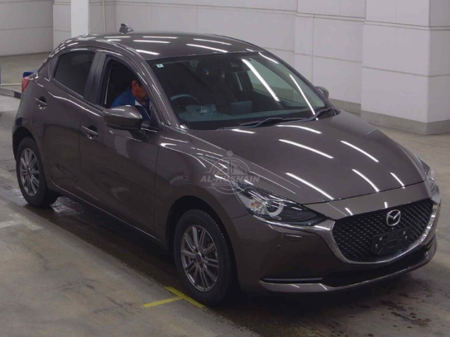 2020 Mazda Mazda2 in grey, photo 1 of 4, for sale in Kenya (Ref M20-01858)
