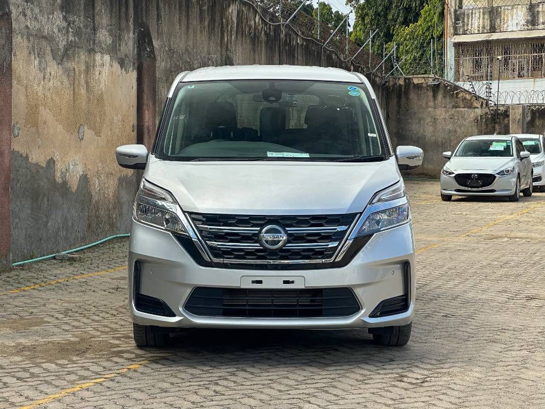 2019 Nissan Serena, photo 1