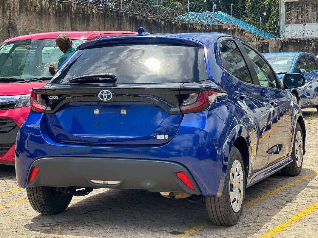2021 Toyota Yaris in blue, photo 6 of 12, for sale in Kenya (Ref T21-74203)