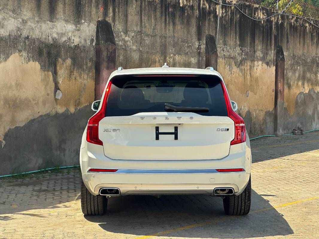 2020 Volvo XC90 in pearl, photo 5 of 13, for sale in Kenya (Ref V20-21499)