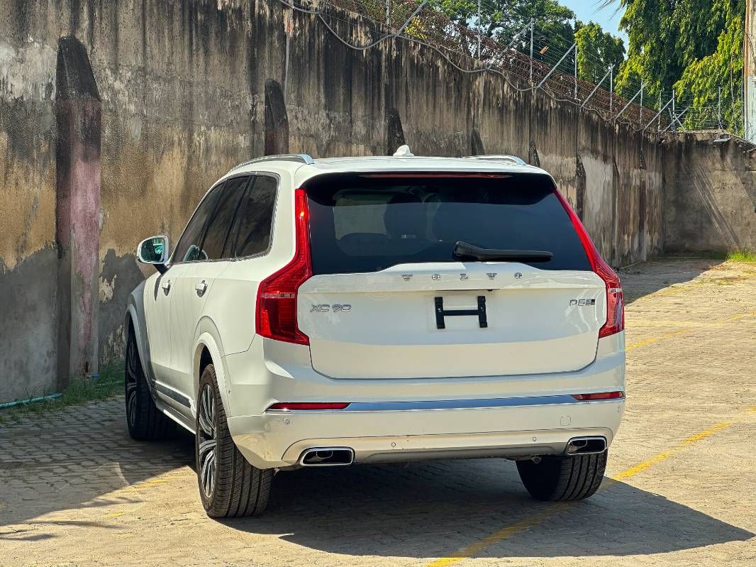 2020 Volvo XC90 in pearl, photo 4 of 13, for sale in Kenya (Ref V20-21499)
