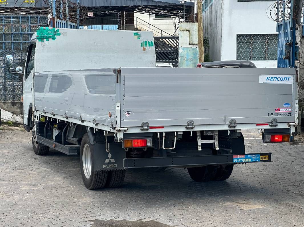 2019 Mitsubishi Fuso Canter in white, photo 4 of 10, for sale in Kenya (Ref M19-73911)