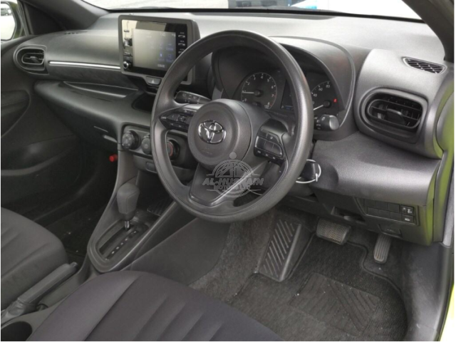 2020 Toyota Yaris in yellow, photo 3 of 4, for sale in Kenya (Ref T20-09581)