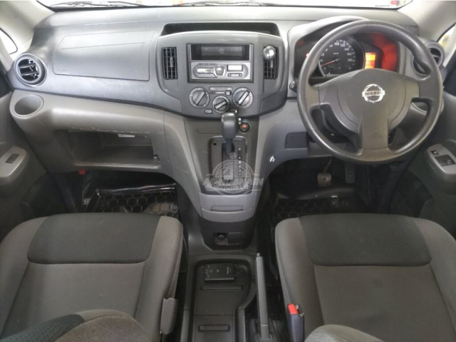 2019 Nissan NV200 in white, photo 3 of 4, for sale in Kenya (Ref N19-31736)