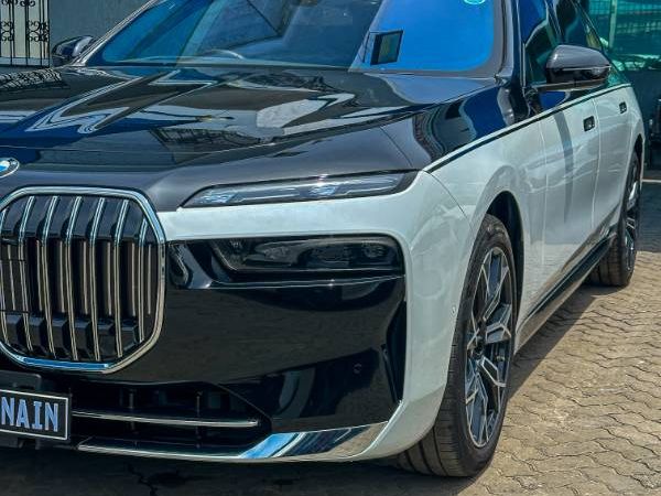 2023 BMW 740i