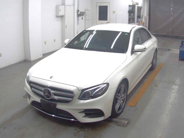 2019 Mercedes-Benz E300 in pearl, photo 1 of 4, for sale in Kenya (Ref M19-80440)