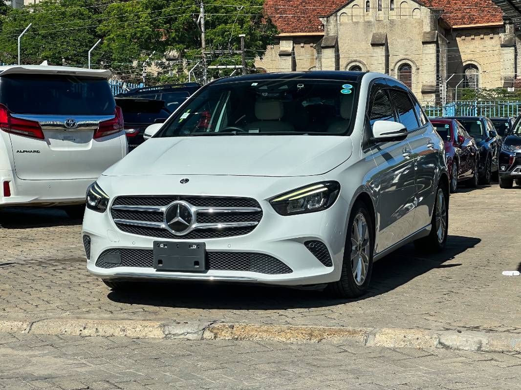 2019 Mercedes-Benz B200 in white, photo 3 of 13, for sale in Kenya (Ref M19-77376)