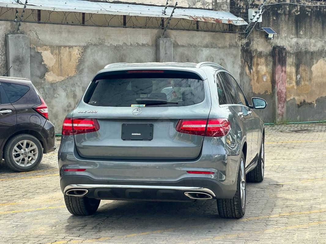 2019 Mercedes-Benz GLC200 in grey, photo 6 of 12, for sale in Kenya (Ref M19-82805)