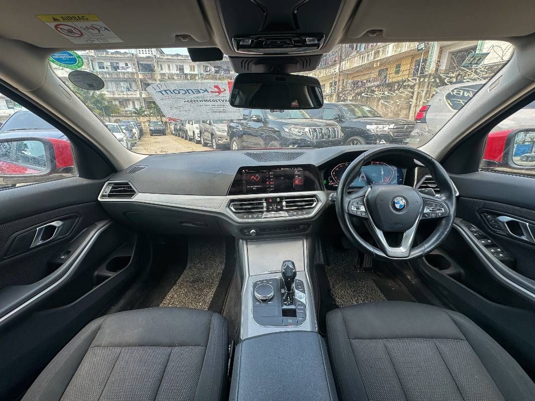 2019 BMW 320