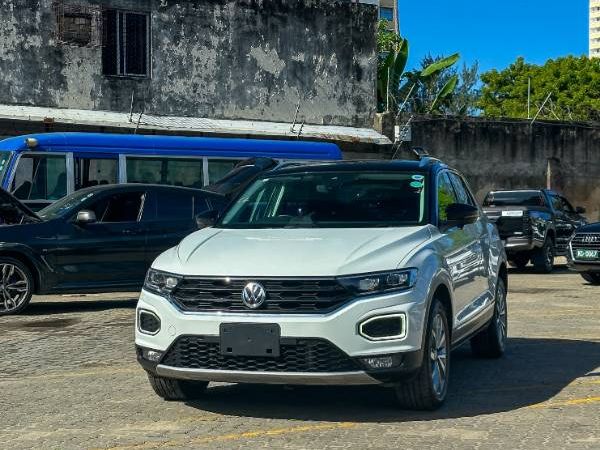 2020 Volkswagen T-Roc in pearl, photo 3 of 13, for sale in Kenya (Ref V20-59899)
