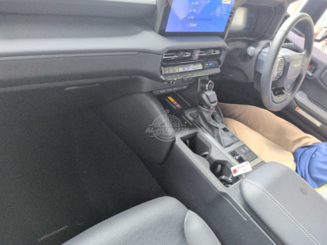 2024 Toyota Landcruiser 250 in pearl, photo 2 of 3, for sale in Kenya (Ref T24-11181)