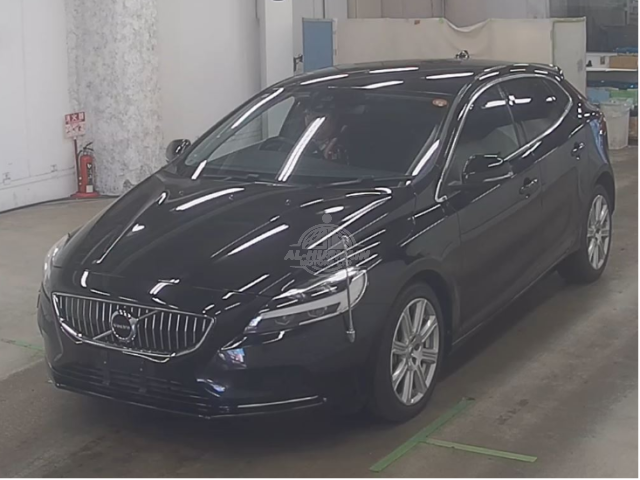 2019 Volvo V40 in black, photo 1 of 4, for sale in Kenya (Ref V19-66149)