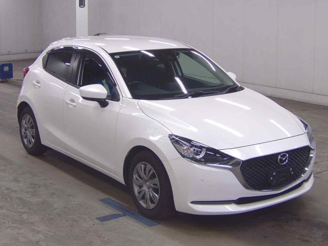 2020 Mazda Mazda2 in white, photo 1 of 3, for sale in Kenya (Ref M20-17672)